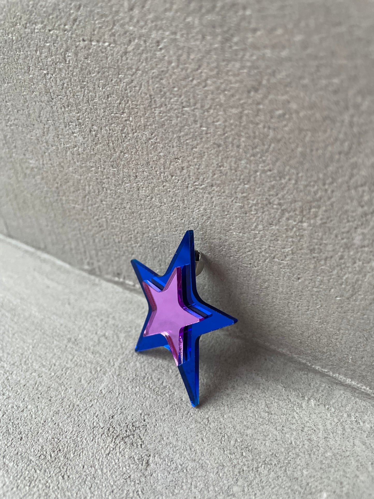 Broche STAR in BLOCK