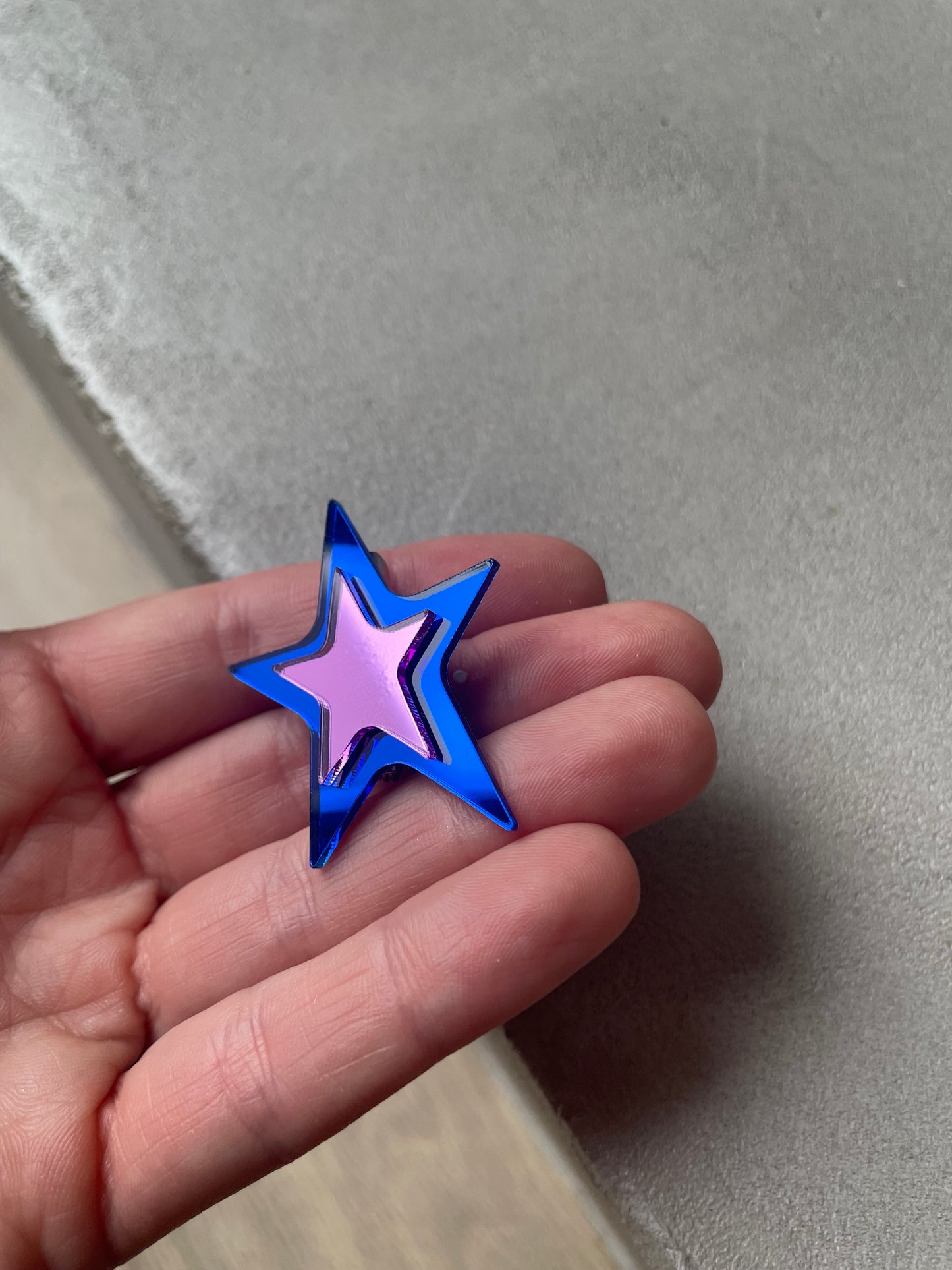 Broche STAR in BLOCK