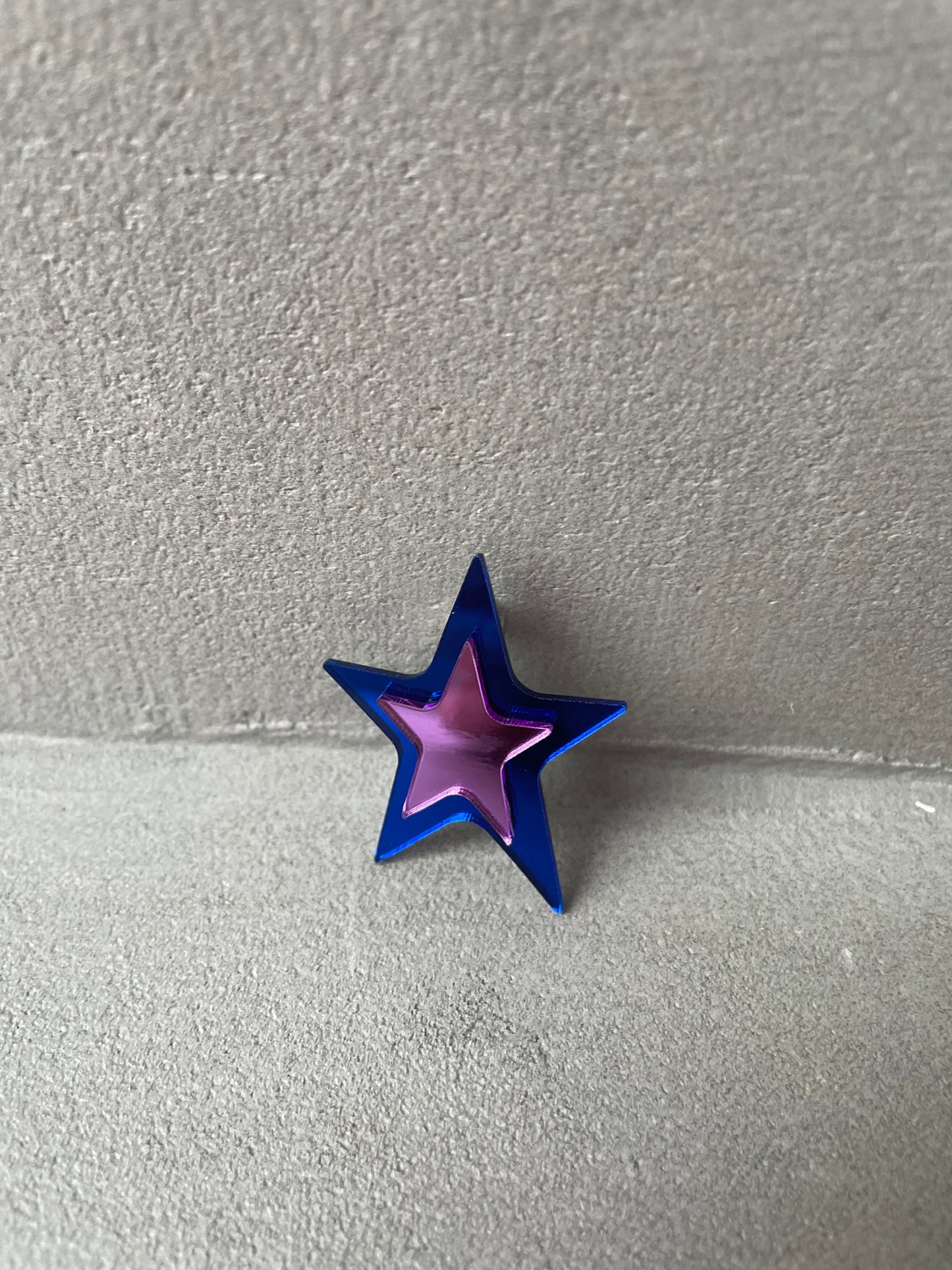 Broche STAR in BLOCK