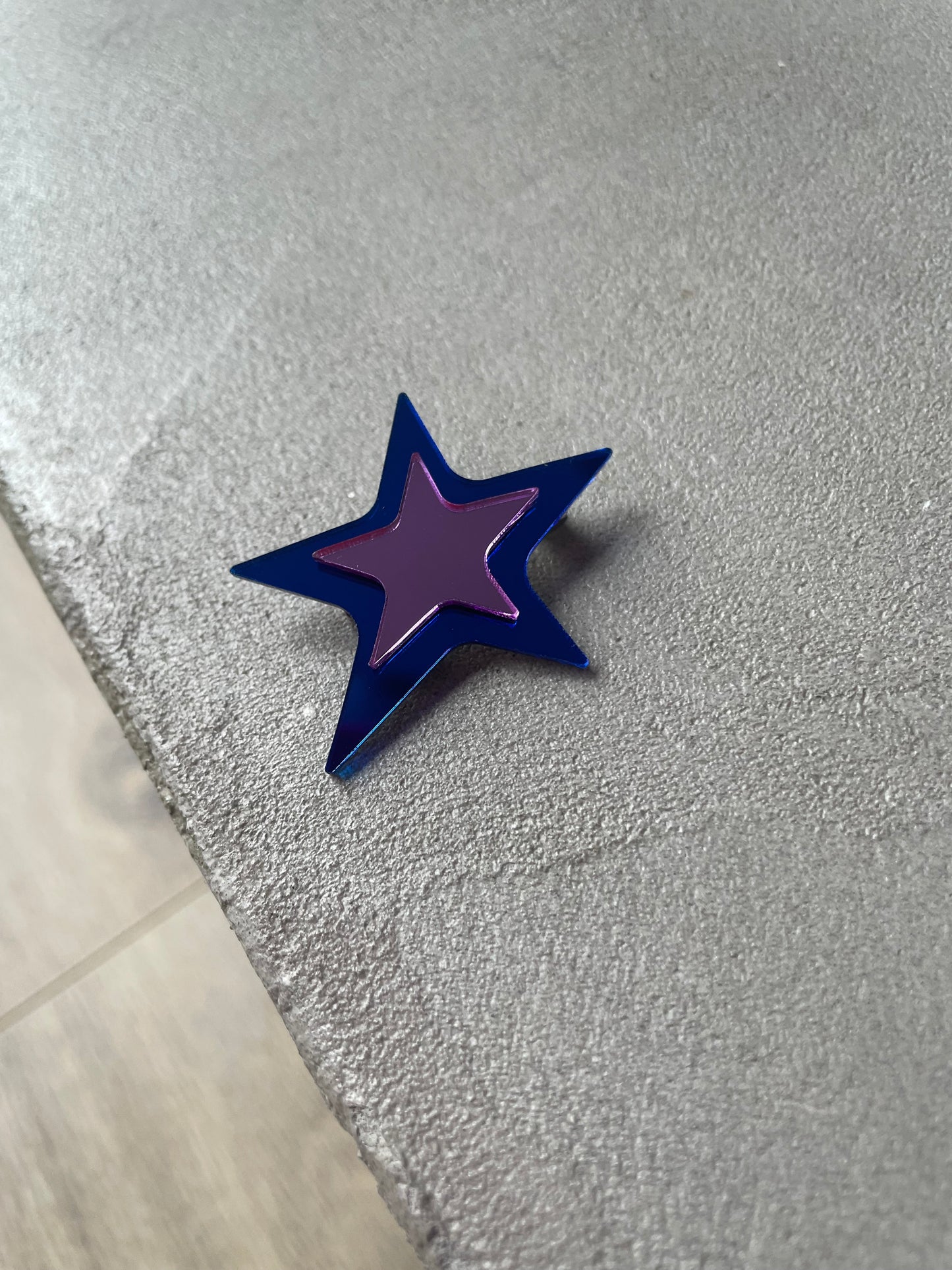 Broche STAR in BLOCK